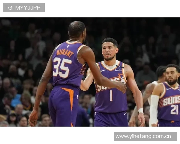 昔日恩怨再现！布克与老队友狭路相逢